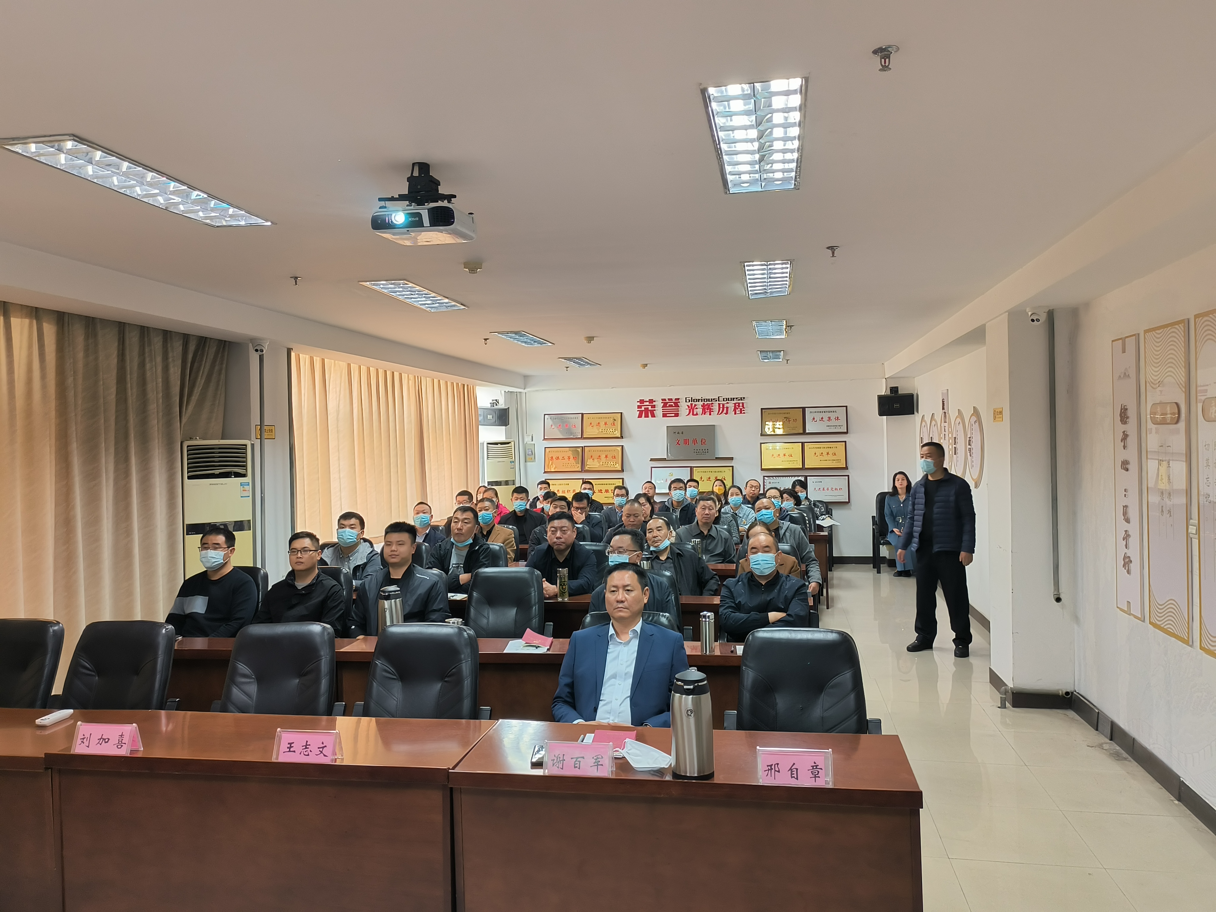 1016 观看照片.jpg