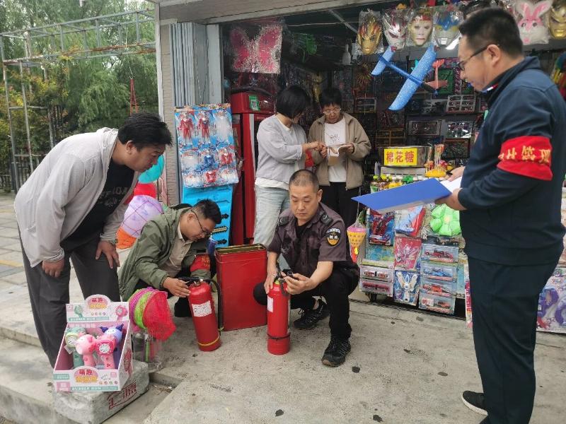 市城管局人民公园开展节前消防安全检查筑牢双节安全防线