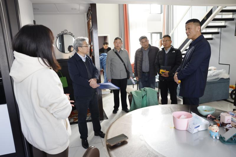 新乡市城管局持续开展“登门入户 访民问暖”行动全力保障居民温暖过冬