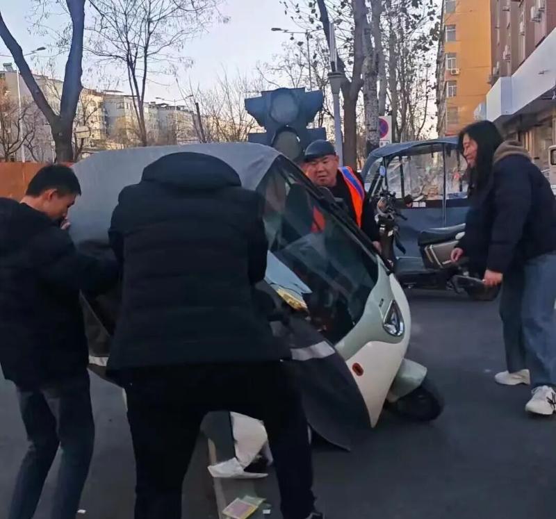 简篇-防汛排查伸援手 暖心救助护民安 图片