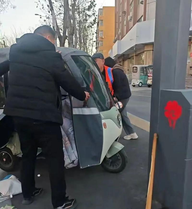 简篇-防汛排查伸援手 暖心救助护民安 图片