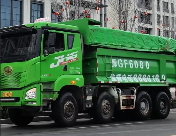 简篇-【深化工作落实年】统一车身标识 强化全程监管
——市城市管理局规范渣土运输车辆管理
图片