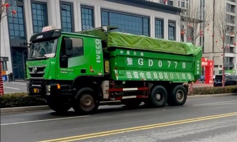 简篇-【深化工作落实年】统一车身标识 强化全程监管
——市城市管理局规范渣土运输车辆管理
图片