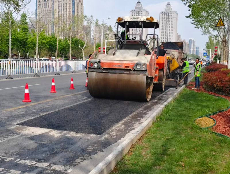 整治道路病害 优化通行环境