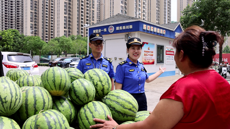 一城烟火双向温暖！新乡187个西瓜摊，是城市对劳动者的温柔兜底