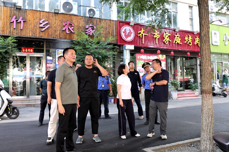 新乡市城管局扎实推进文化路“四乱”整治工作
