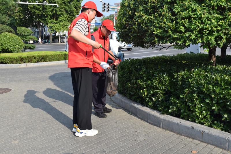 小举措撬动大治理 绘就城市文明新画卷—新乡市城管系统持续开展“城市清洁日·三随手”活动侧记